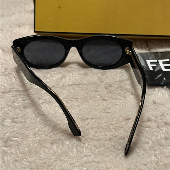 Fendi Classic Black Gold Sunglasses unisex